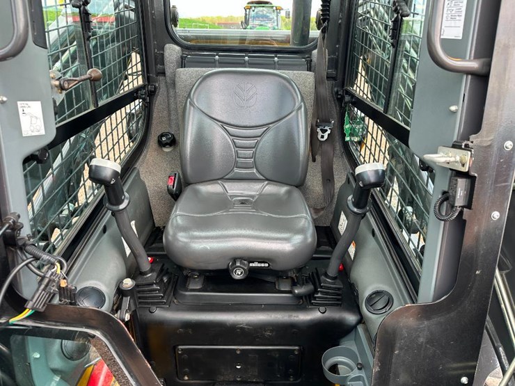 2018-new-holland-l228-image-29