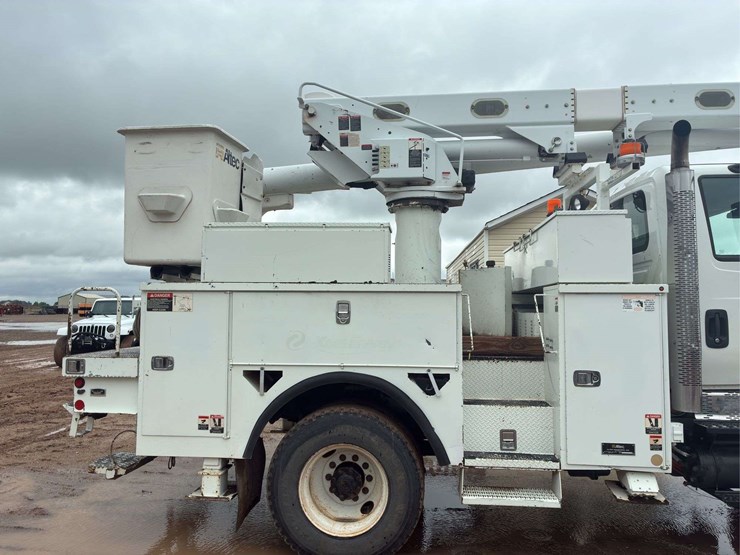 2011-international-harvester-sr525-bucket-truck-image-9