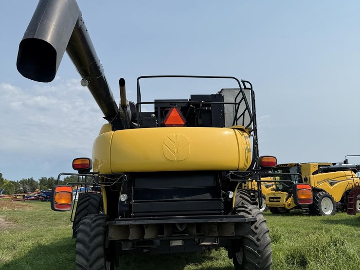 new-holland-cr960-image-4