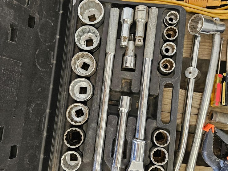 pallet-of-misc.-tools,-parts,-&-fasteners-image-8