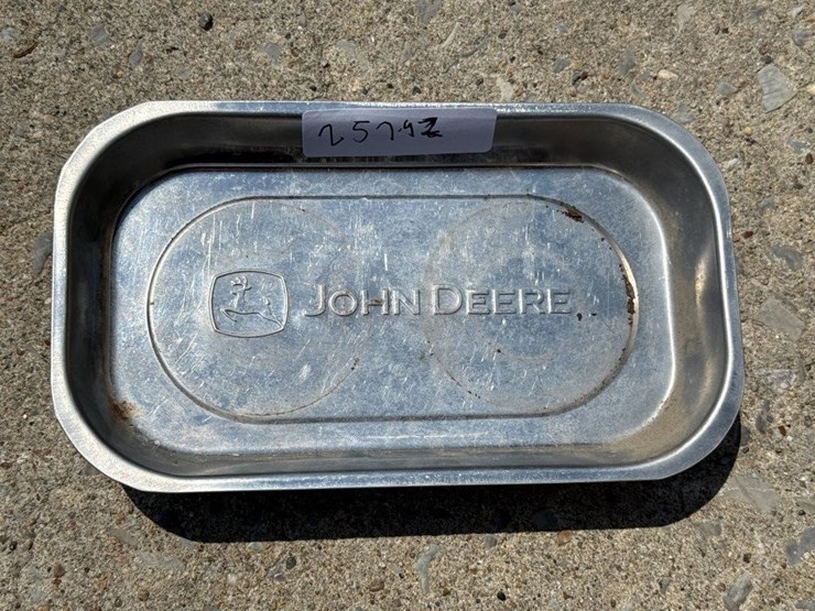 john-deere-magnetic-tray-image-1