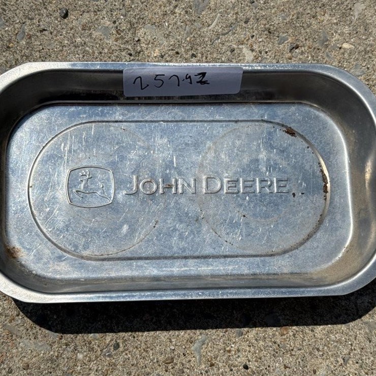 John Deere magnetic tray