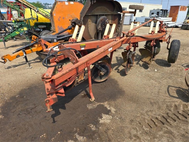 international-720-image-1