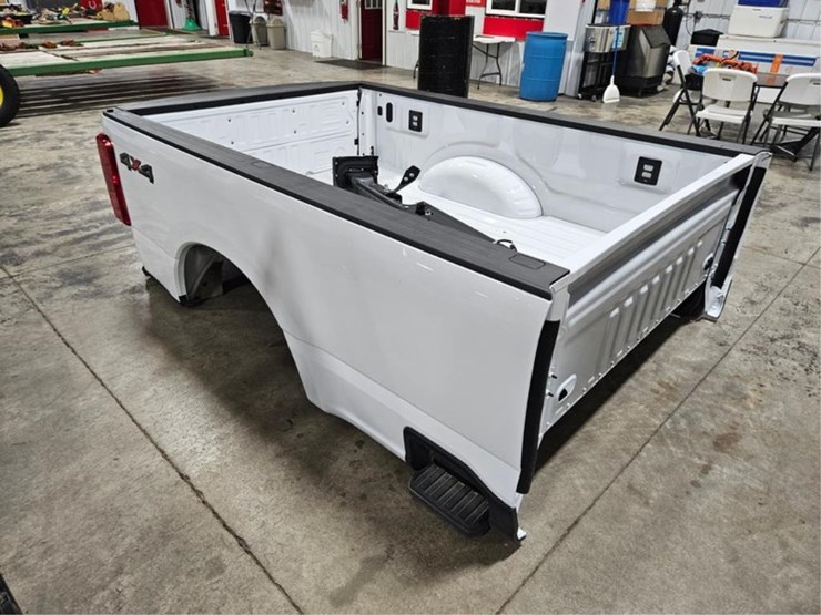#422-•-2024-ford-8'-pick-up-truck-box-image-7