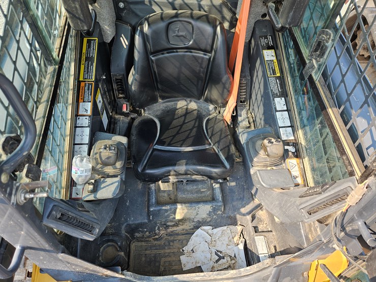 2018-deere-323e-image-9