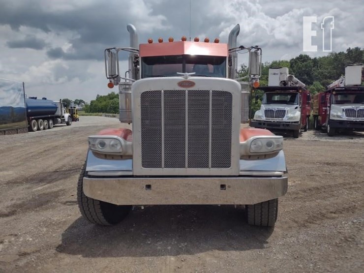 peterbilt-389-image-2