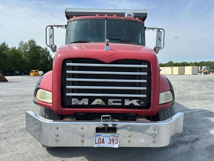 2009-mack-granite-gu813-image-8