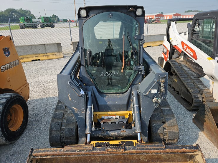 2018-deere-323e-image-4