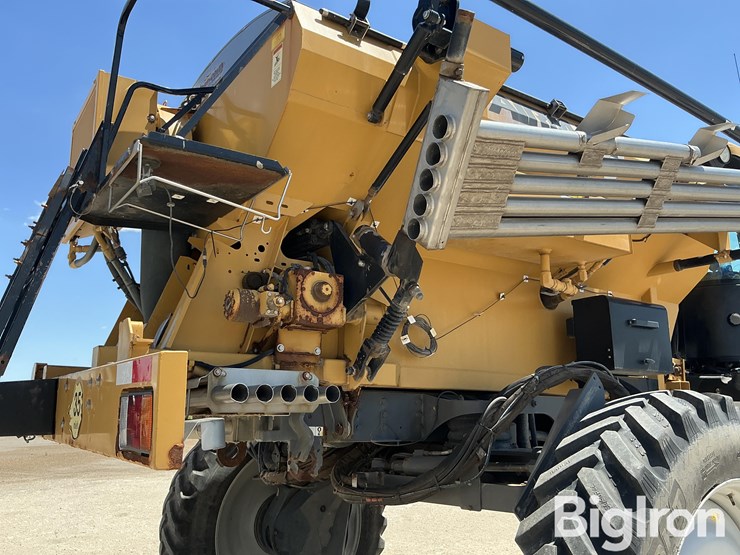 2015-rogator-1300b-self-propelled-dry-spreader-w/airmax-180-image-19