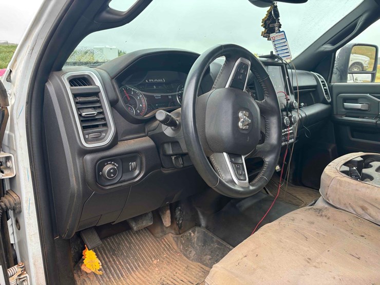 2023-ram-3500-pickup-image-17