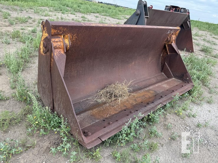 cat-2.38-yard-clam-bucket-image-2