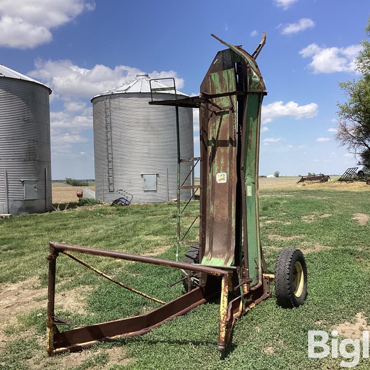 John Deere 00990HC Ground Driven Bale Loader