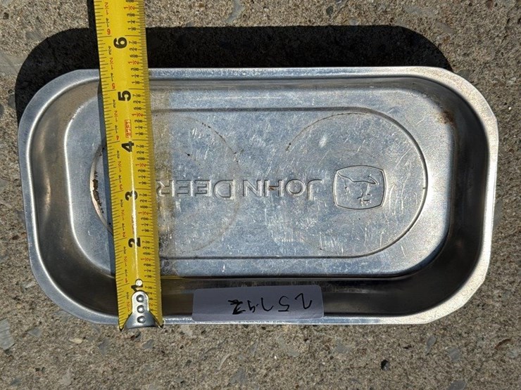 john-deere-magnetic-tray-image-3