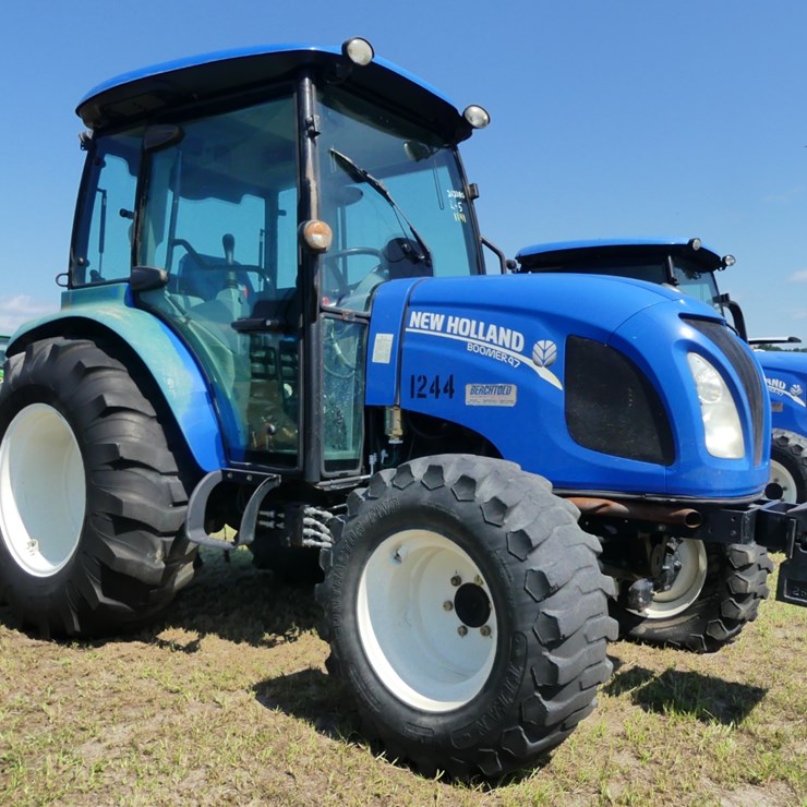 NEW HOLLAND BOOMER 47