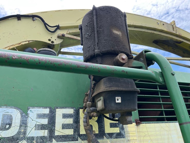 john-deere-6950-image-21