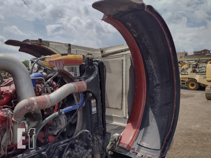 peterbilt-389-image-17