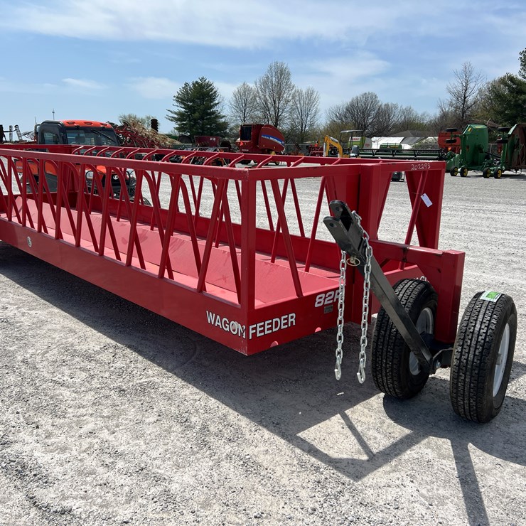 #202293 • Industrias America 82R Hay Feeder