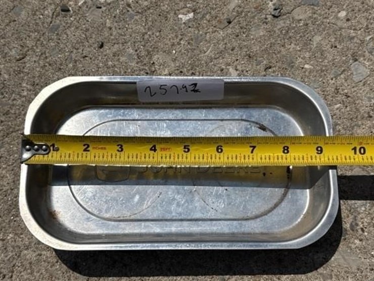 john-deere-magnetic-tray-image-2