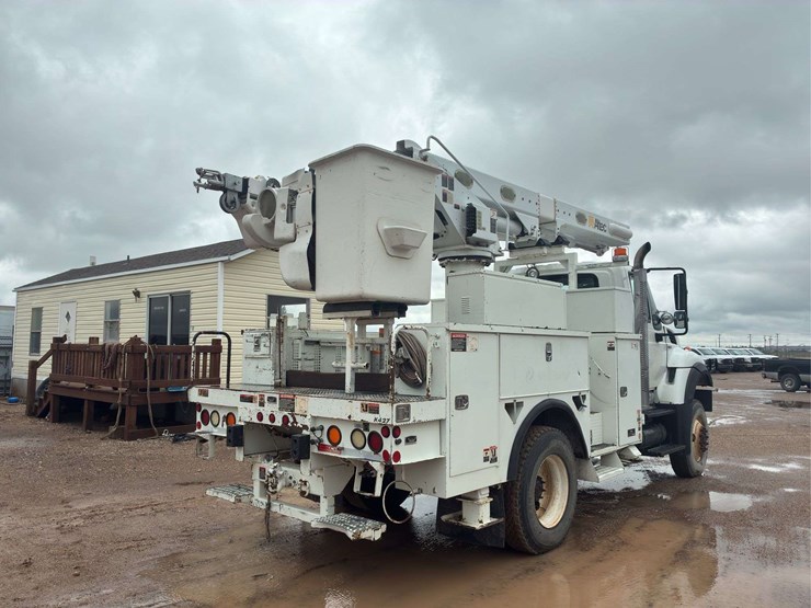 2011-international-harvester-sr525-bucket-truck-image-4