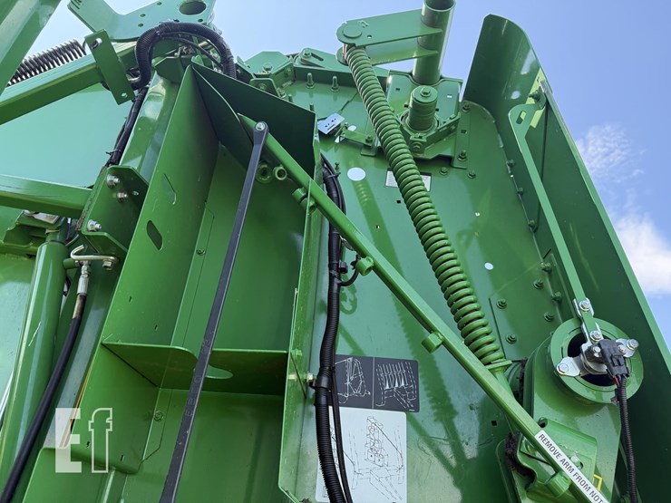 2020-john-deere-560m-image-15