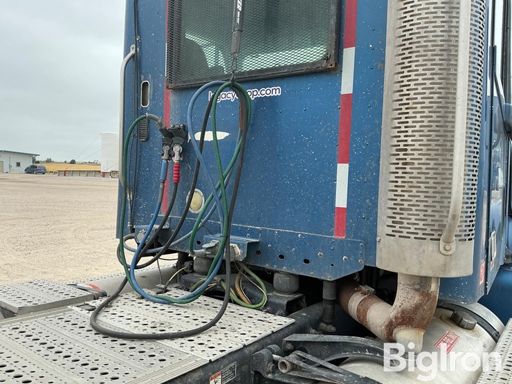 2005-freightliner-columbia-120-image-15
