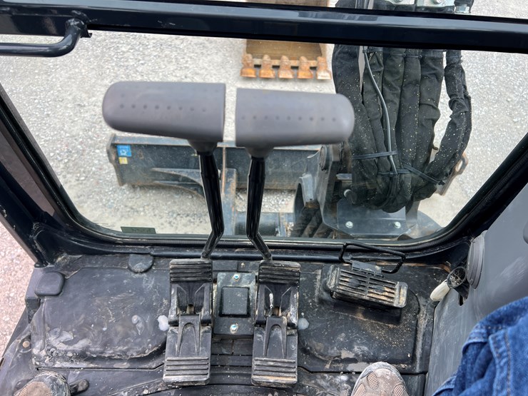 2020-deere-35g-image-12