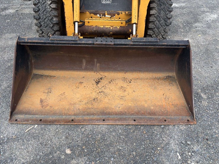 2001-john-deere-250-image-14