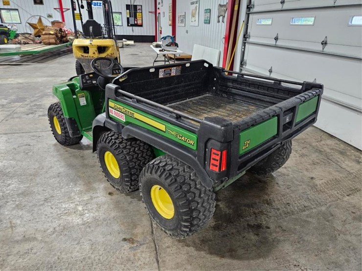 2014-john-deere-gator-image-3
