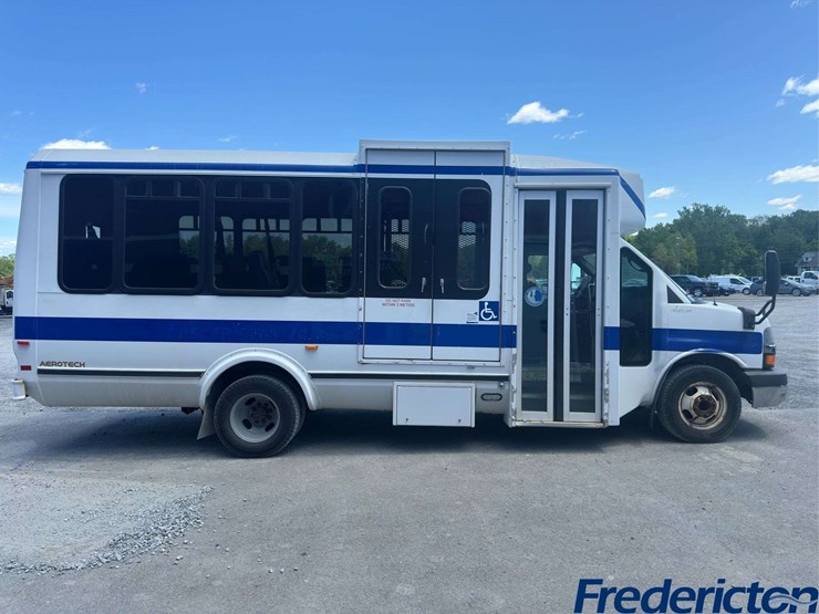 2012-chevrolet-express-4500-image-8