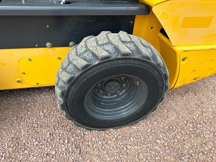 2018-new-holland-l228-image-7