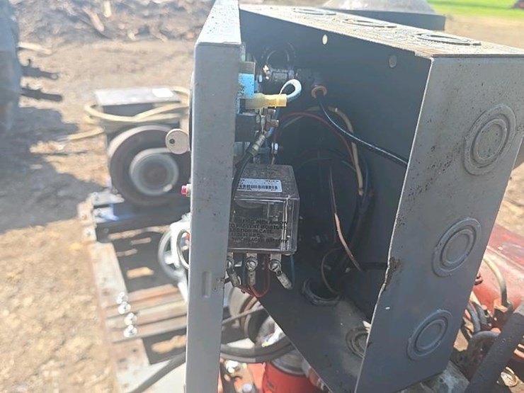 #146-•-iveco-power-unit-with-air-compressor-and-generator-image-9