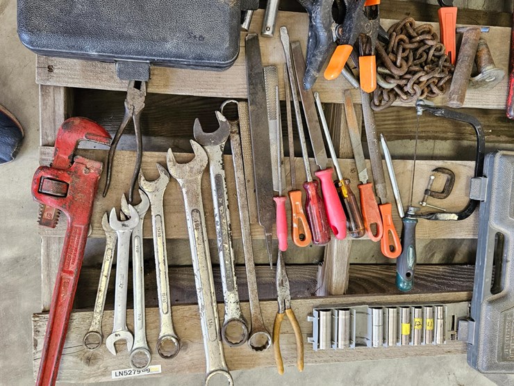 pallet-of-misc.-tools,-parts,-&-fasteners-image-7