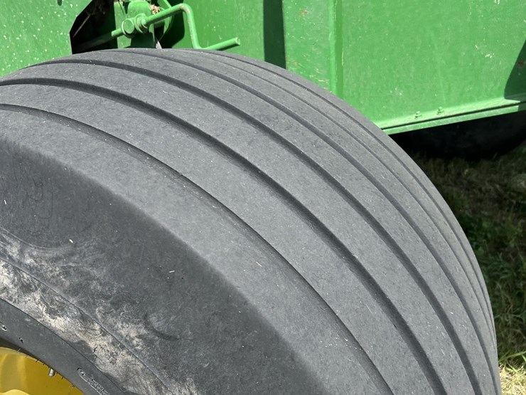 2012-john-deere-568-image-18