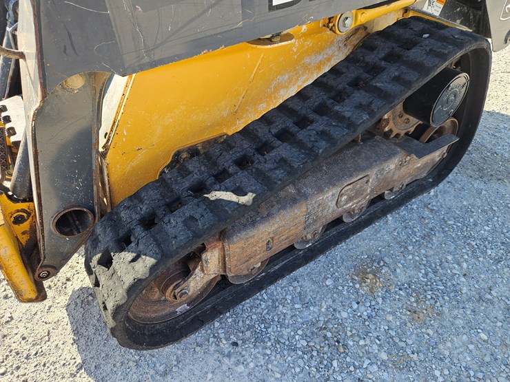 2013-deere-323d-image-20