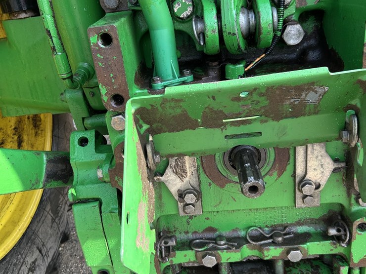 2005-john-deere-7520-image-23