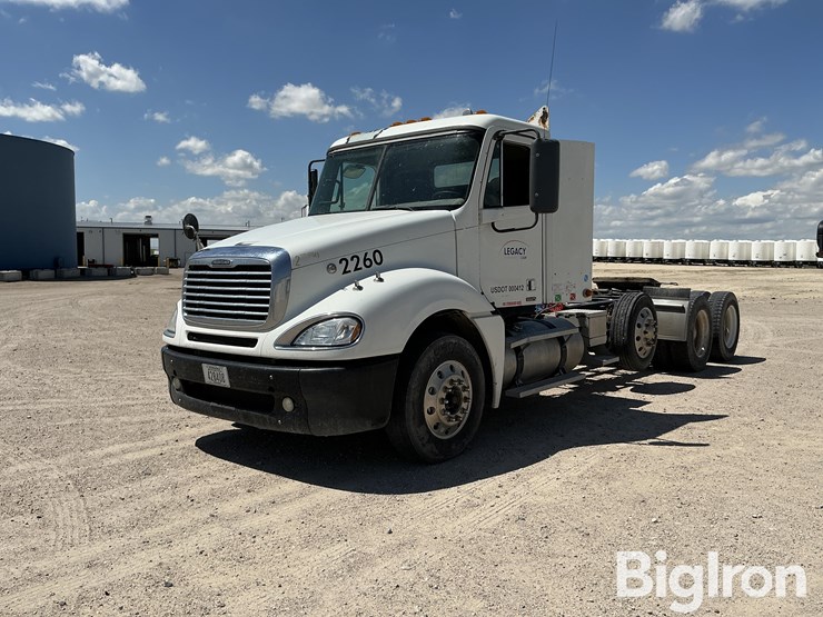 2008-freightliner-columbia-120-image-1