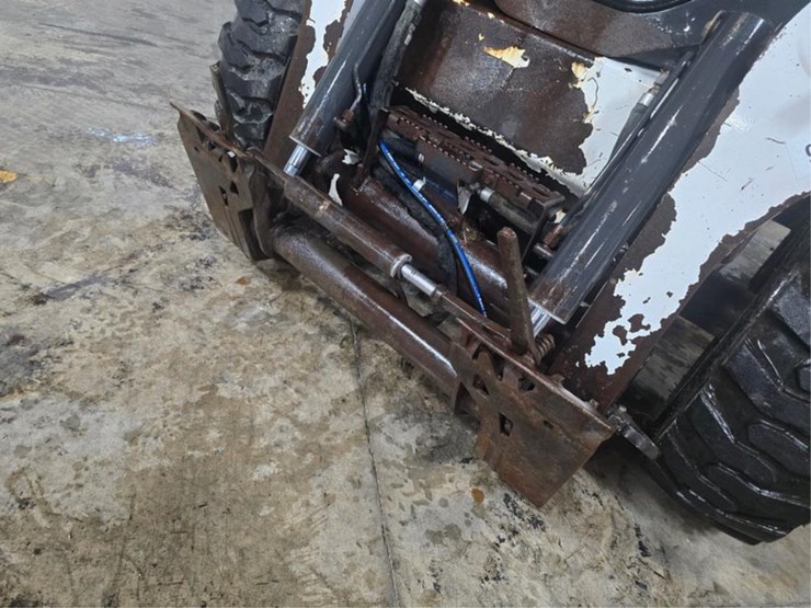2013-bobcat-s750-image-9
