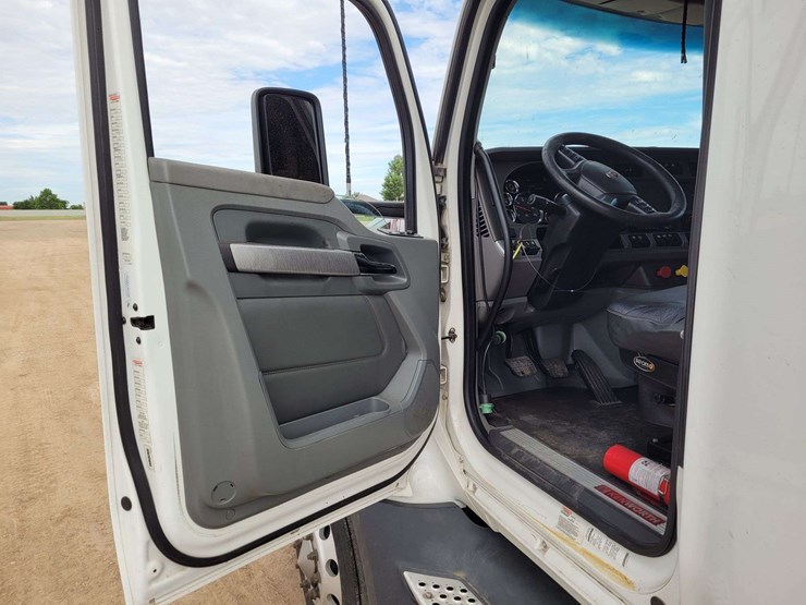 2017-kenworth-t680-image-7