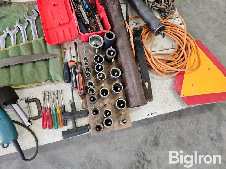 pallet-of-misc.-tools,-parts,-&-fasteners-image-9