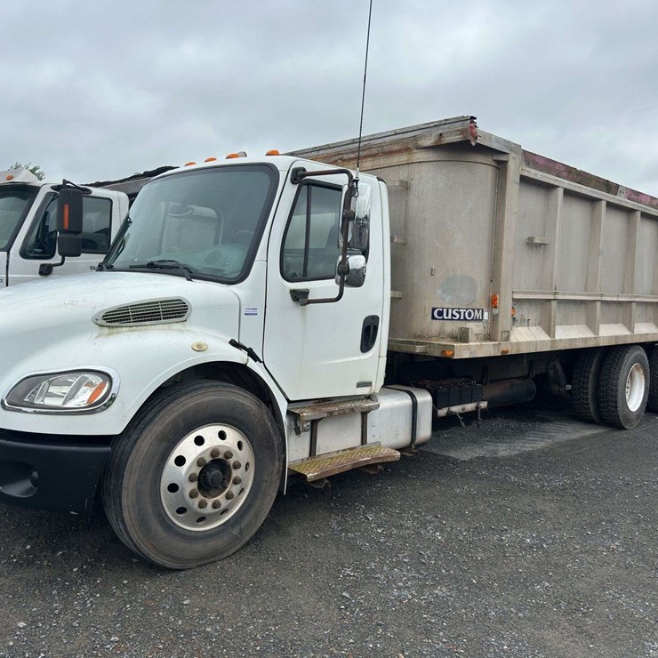 2005 Freightliner M2 106 T/A Dump Truck (26’ box)