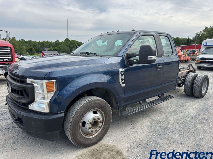 2020-ford-f350-xl-image-1