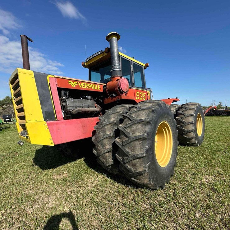 1987 VERSATILE 935