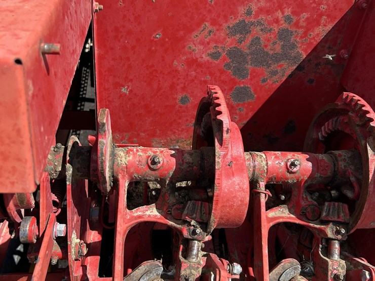 new-holland-311-image-11