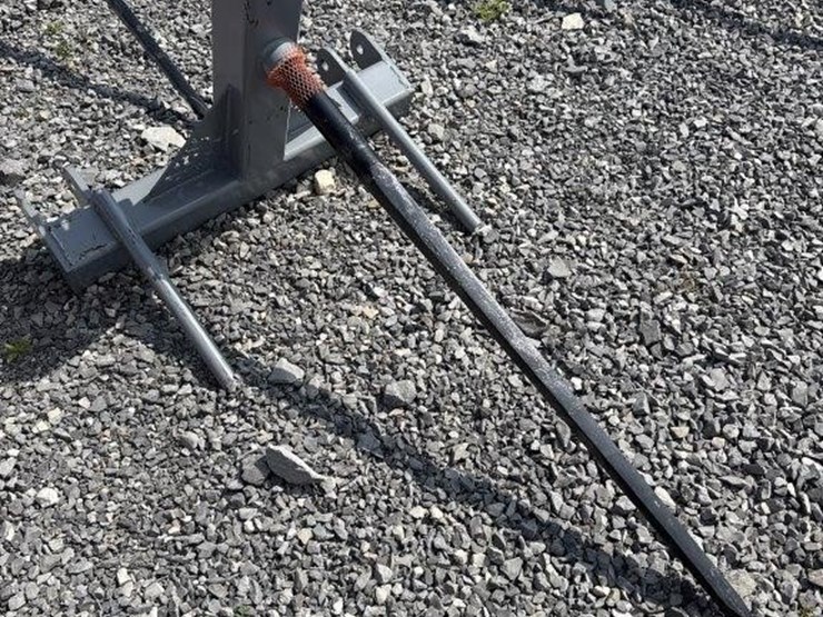 3-point-bale-spear-image-1