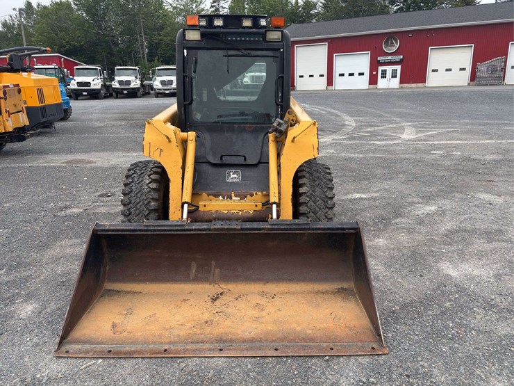 2001-john-deere-250-image-8