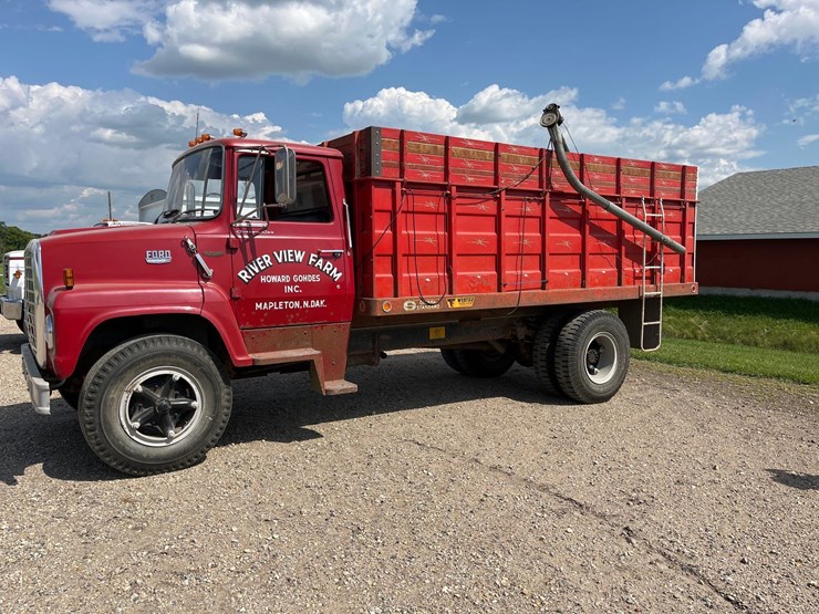 1976-ford-750-grain-truck-image-1