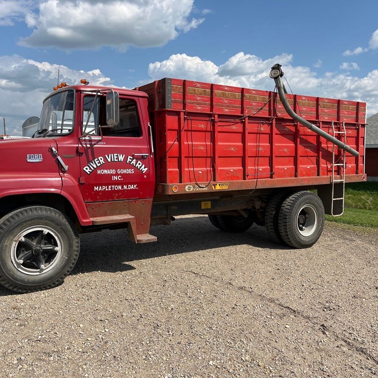 1976 Ford 750 Grain Truck