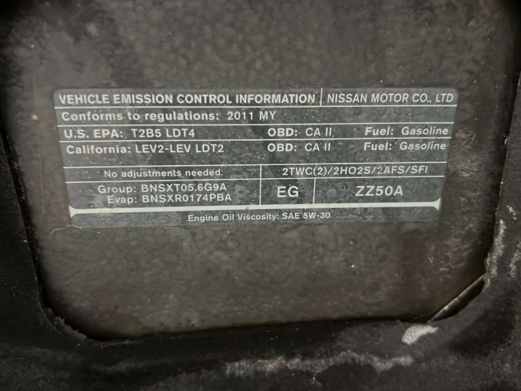 2011-nissan-titan-image-24