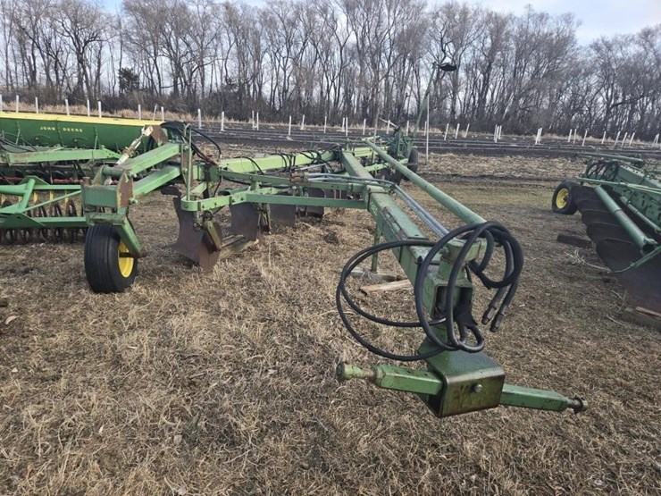 john-deere-2350-2450-image-3