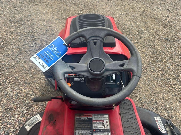 huskee-lt-4600-lawn-tractor-image-11